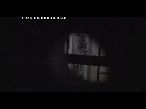 ❤️ Blondiin saab salaja videolevi naabruskonna voyeuri poolt peidetud õõnsate telliskivide taha peidetud ️ Kaunis porno at us et.oldsex.ru